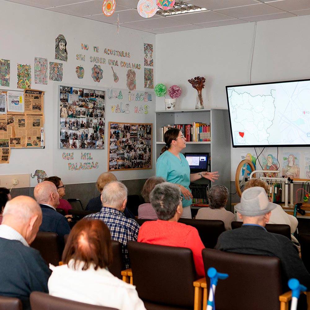 Actividad con la terapeuta ocupacional